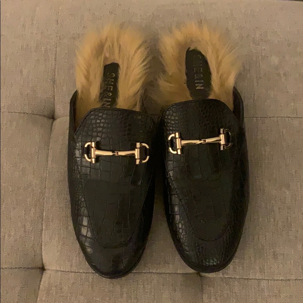 Faux Croc Fur Slides